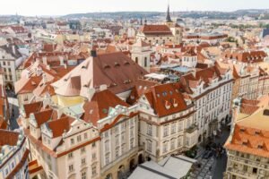 Vue aérienne d’une ville européenne pour illustrer la fiscalité des SCPI européennes